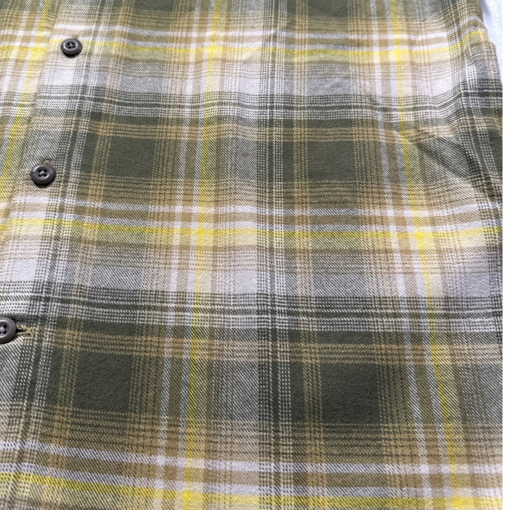 Under Armour Mens Flannel Shirt Large Green Yellow Plaid Long Sleeve Loose Fit - Picture 3 of 7